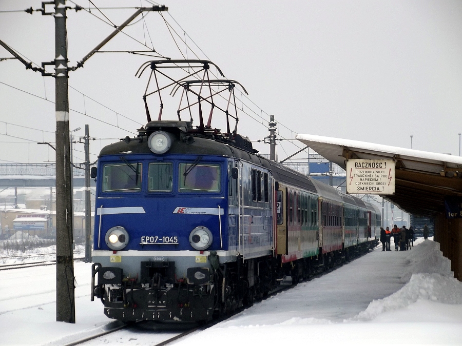 EP07 1045 PKP Intercity