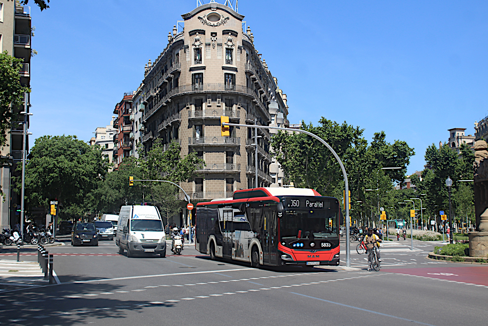MAN Lions City 12G Efficient Hybrid 5833 TMB Barcelona